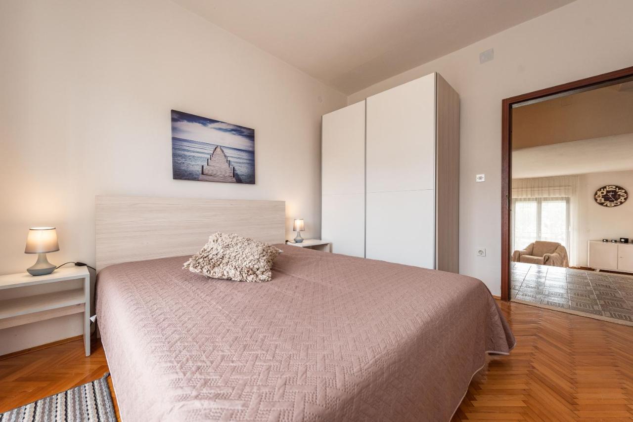 Beachfront Apartment Lostura Turanj Esterno foto
