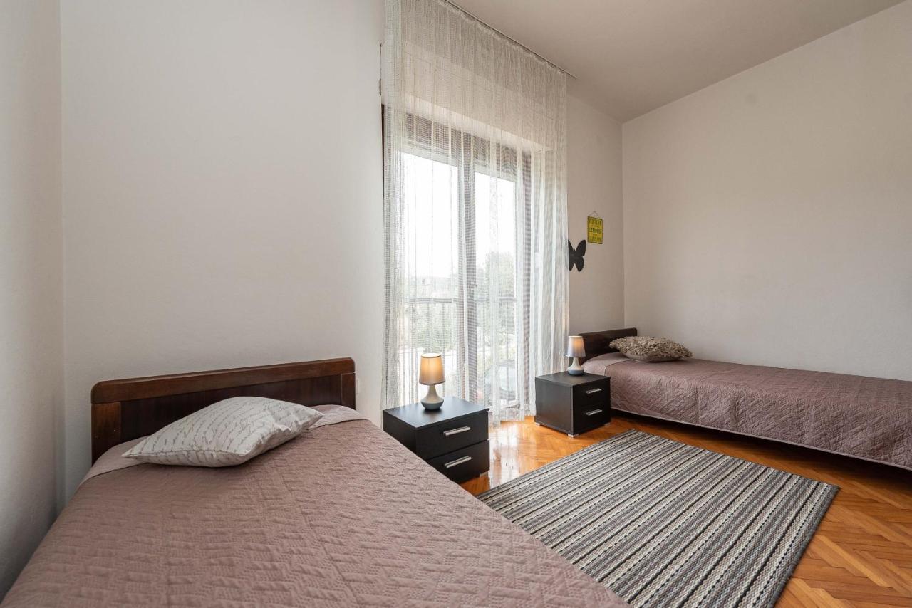 Beachfront Apartment Lostura Turanj Esterno foto